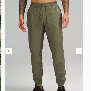 Lululemon License to Train Jogger Green L